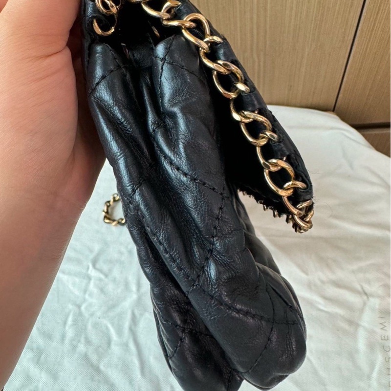 全網最低價‼️Chanel 17開黑金滾邊鏈條cf手提肩背包-30
