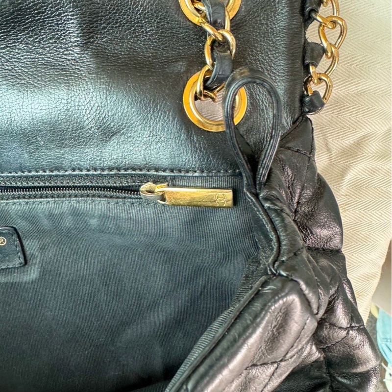 全網最低價‼️Chanel 17開黑金滾邊鏈條cf手提肩背包-12