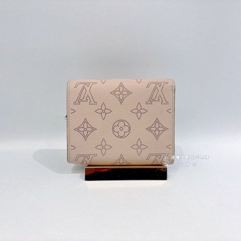 LV Mahina粉牛皮雷射洞洞兩折短夾M62541-4
