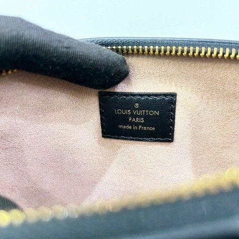LV Coussin PM黑小羊皮壓紋肩背包M21260-8