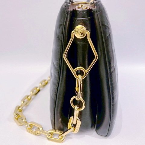 LV Coussin PM黑小羊皮壓紋肩背包M21260-10