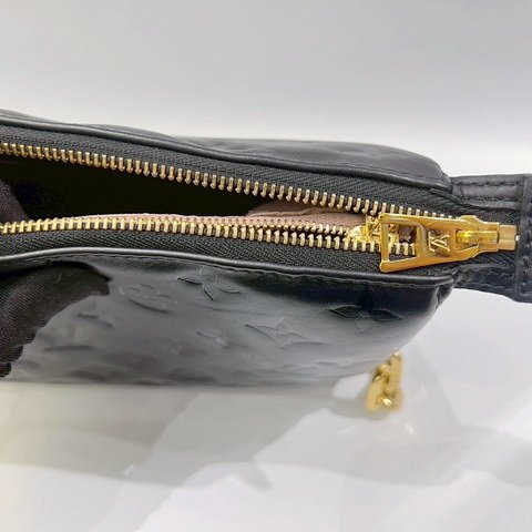 LV Coussin PM黑小羊皮壓紋肩背包M21260-11