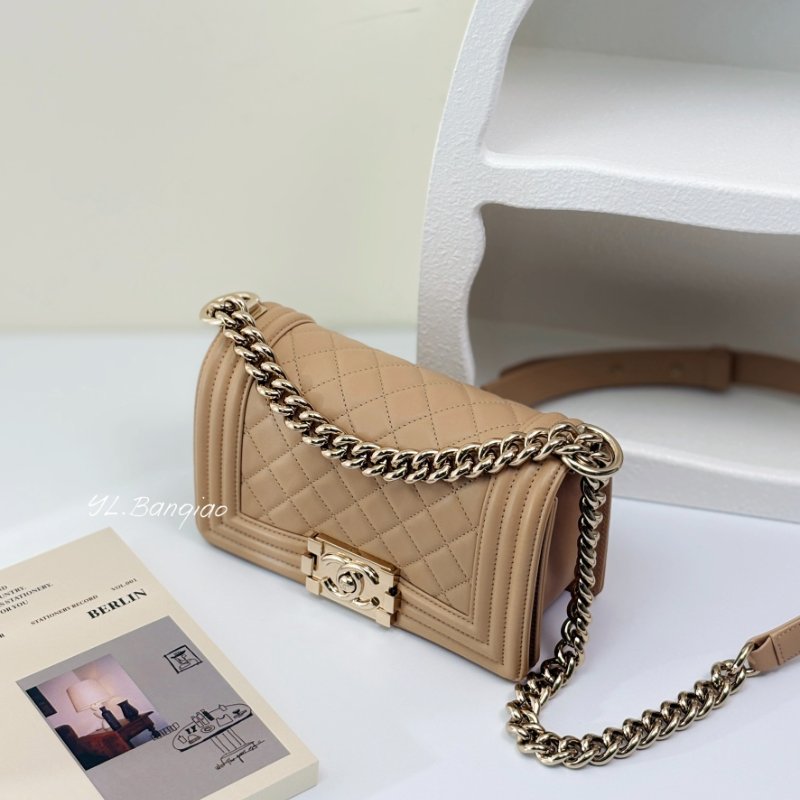 CHANEL BOY20奶茶羊皮淡金釦口蓋包A67085-0