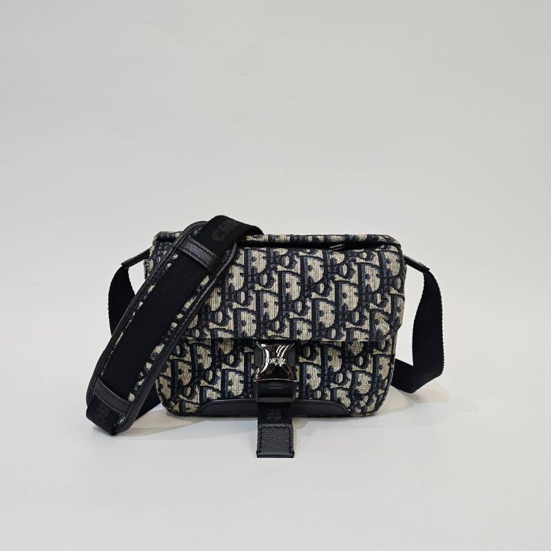 Dior 藍緹布銀釦下蓋插釦EXPLORER斜背信差包-0