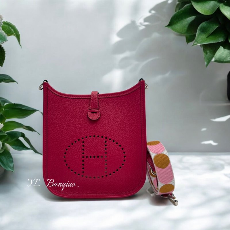 Hermes覆盆莓紅TC皮點點背帶Mini Evelyne 16-0