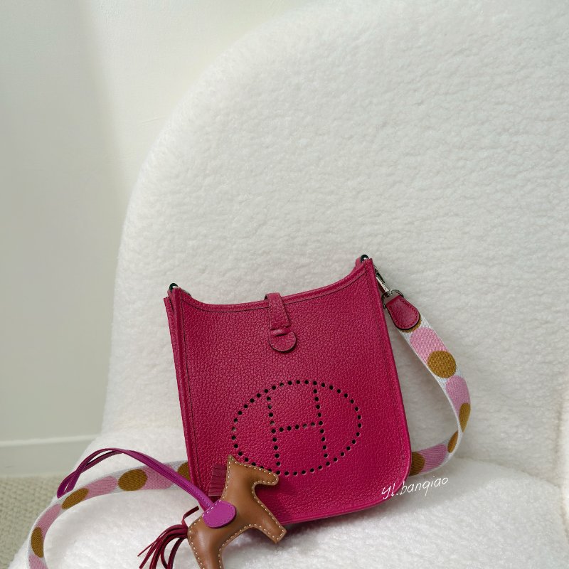 Hermes覆盆莓紅TC皮點點背帶Mini Evelyne 16-0