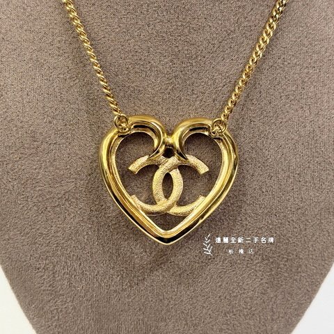 CHANEL金色愛心簍空雙C吊墜項鍊ABA083-4