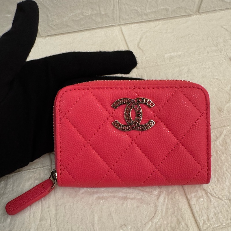 chanel粉色荔枝鏤空logo拉鍊零錢包👛-0