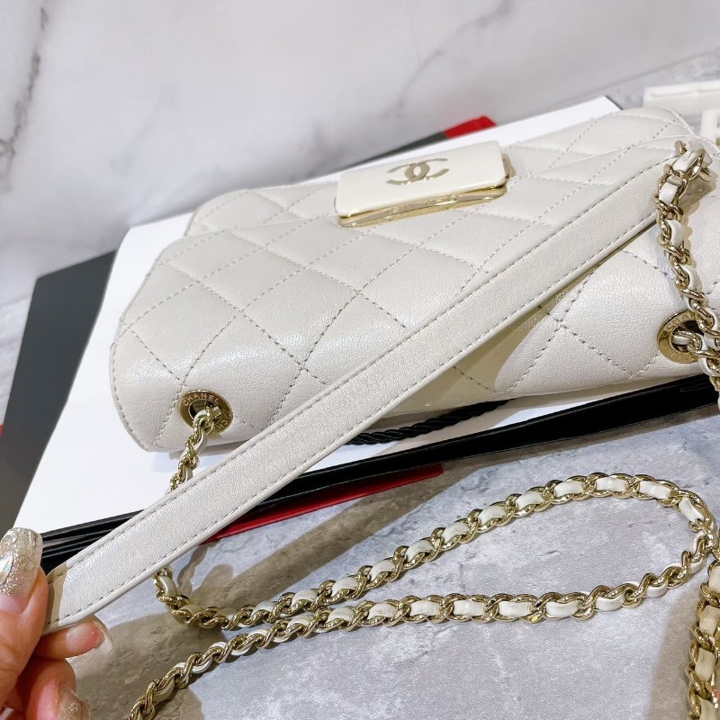 （清倉賠本出售）全配防塵盒保卡 CHANEL 香奈兒 珍珠白色小香風山羊皮菱格紋方壓釦掀蓋鏈包-27