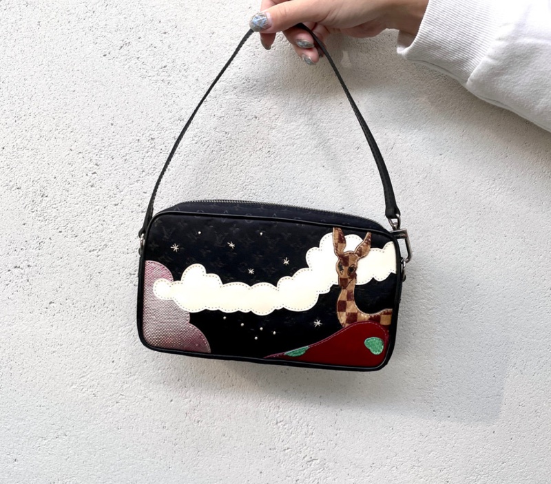 「JL精品代購」LV 童話森林系列 緞面腋下包-3