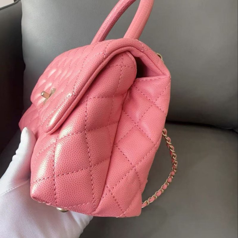 ✨Chanel Coco handle 粉色小號 24×14 荔枝紋牛皮蜥蜴皮手柄 全新閒置配件塵袋保卡-6