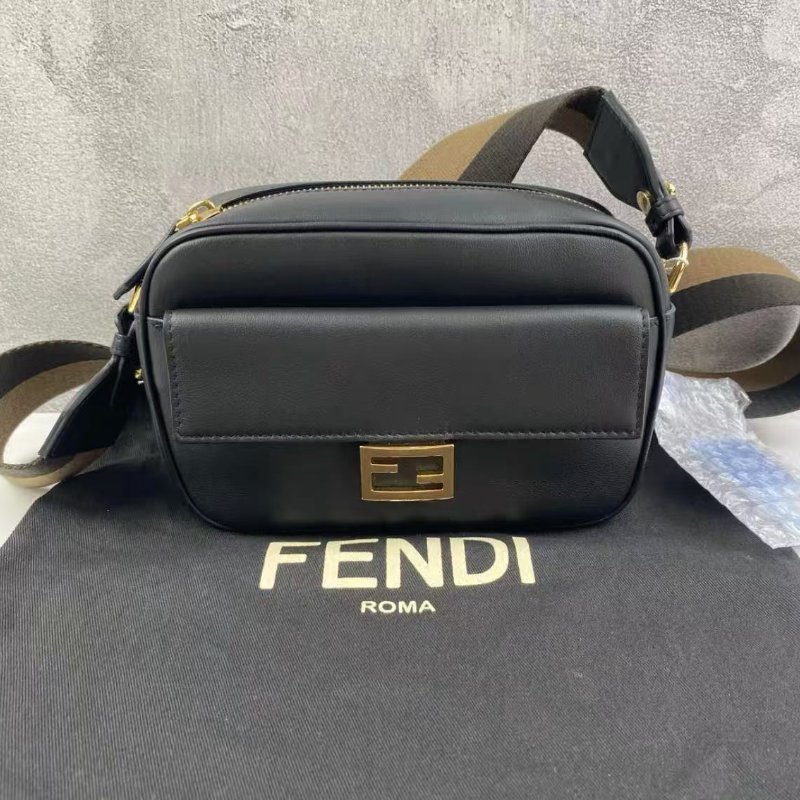 FENDI Baguette 黑色相機包18.5 x 7 x 13 99新 配件塵袋-0