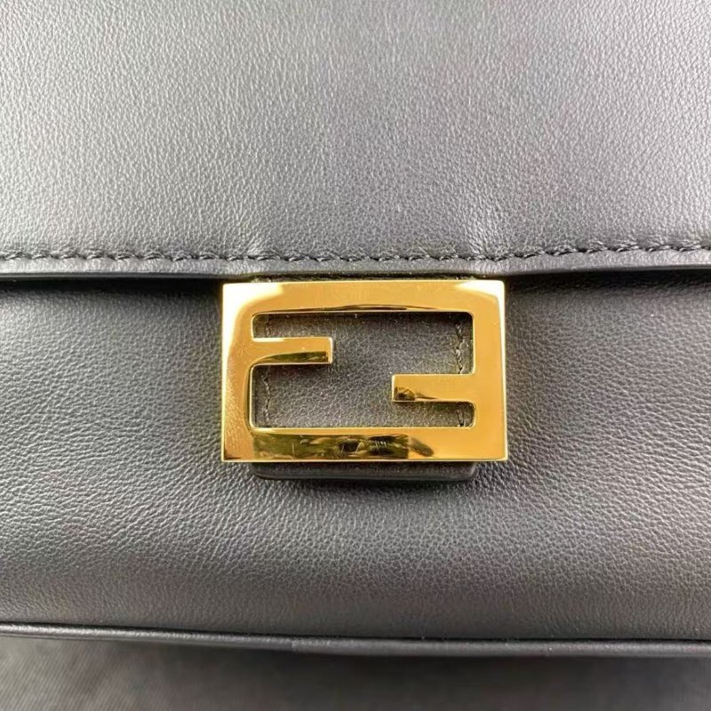 FENDI Baguette 黑色相機包18.5 x 7 x 13 99新 配件塵袋-5