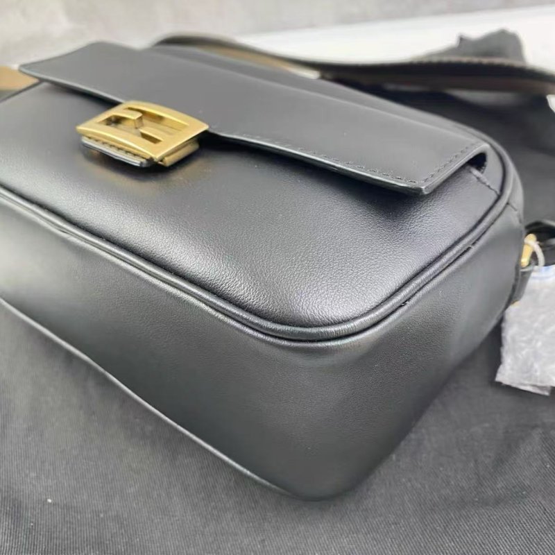 FENDI Baguette 黑色相機包18.5 x 7 x 13 99新 配件塵袋-7