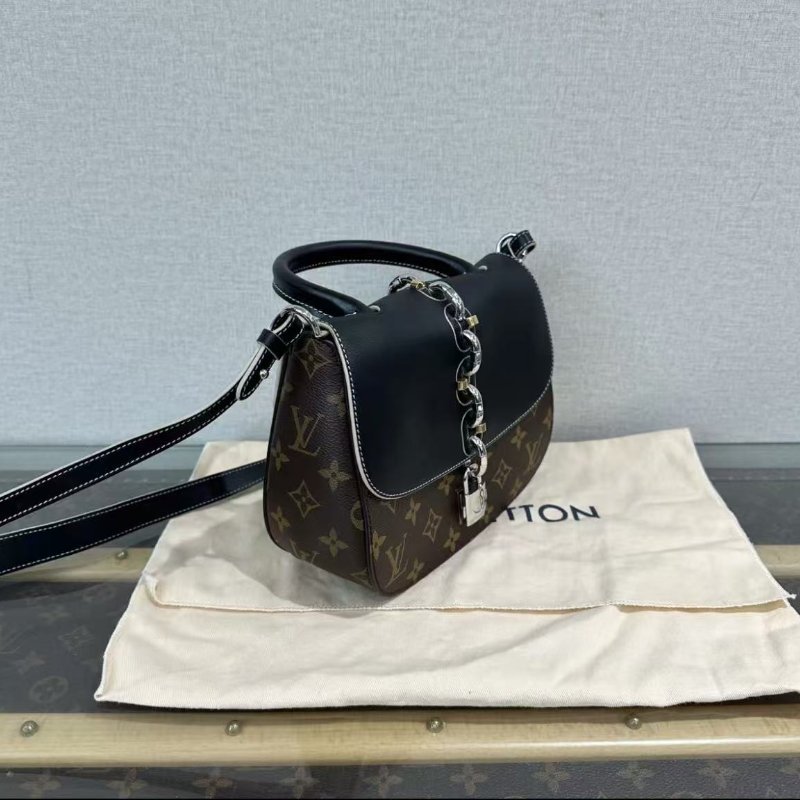 Louis Vuitton chain it秀款老花鎖頭斜背包 21*17*8 98新 配件塵袋-2