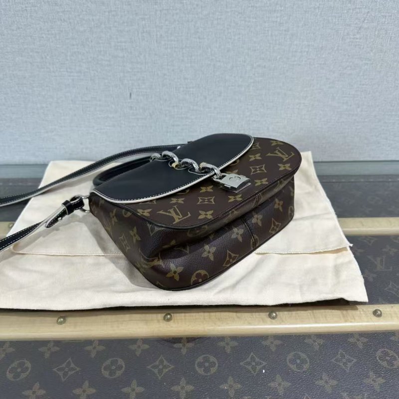 Louis Vuitton chain it秀款老花鎖頭斜背包 21*17*8 98新 配件塵袋-3