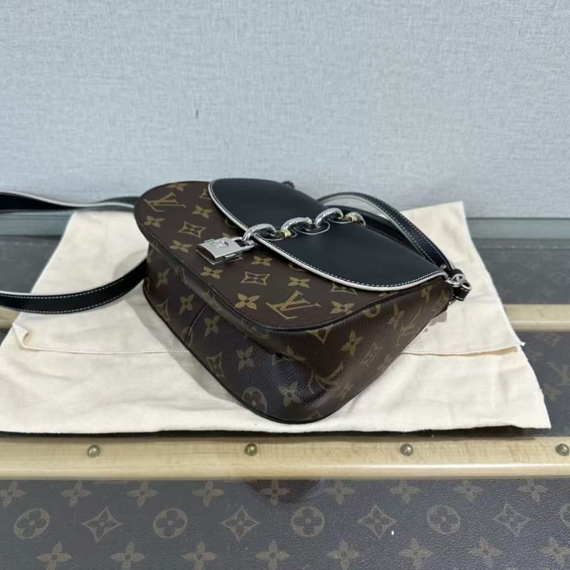 Louis Vuitton chain it秀款老花鎖頭斜背包 21*17*8 98新 配件塵袋-5