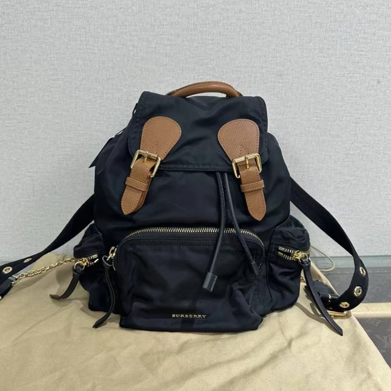 BURBERRY 金扣尼龍抽繩後背包 21*32*14 98新 配件塵袋-0