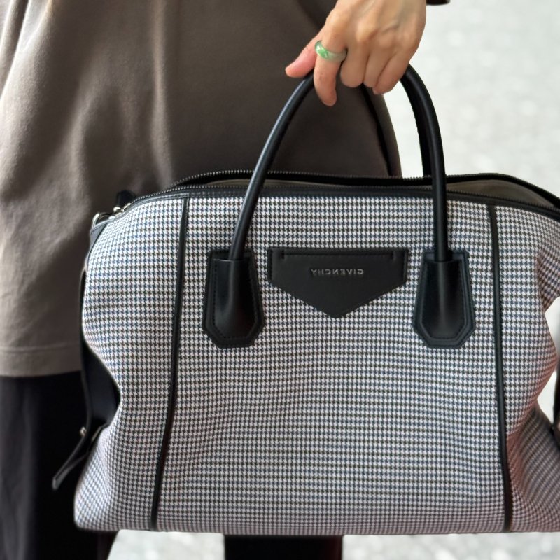 ✨Givenchy 千鳥格旅行包 98新 配件塵袋-0