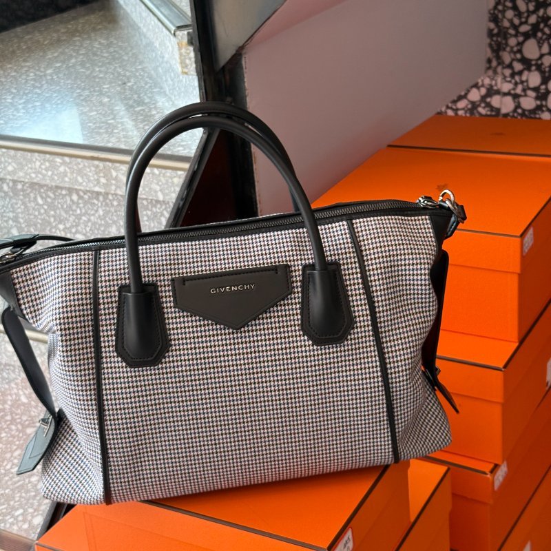 ✨Givenchy 千鳥格旅行包 98新 配件塵袋-4