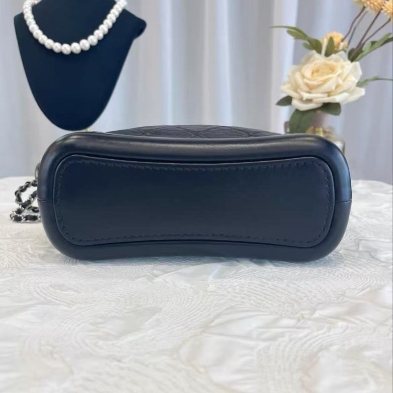 ✨Chanel 20A 小號 流浪手提斜背包 20*15*8 99新 配件塵袋-7