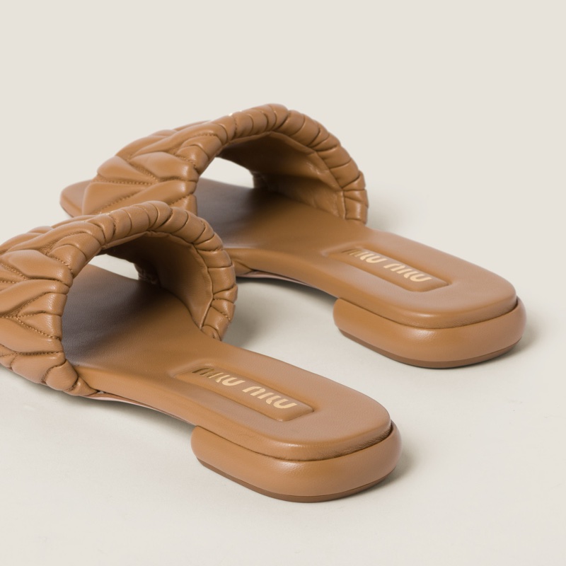促銷品 Miu Miu Matelassé 納帕皮革拖鞋 2025新配色焦糖色-3