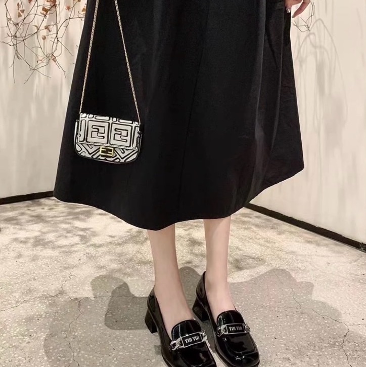 促銷品 MIU MIU 漆皮 粗跟樂福鞋 36.5 碼-2