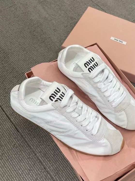 2025 新品 Miu Miu Plume 技術面料和麂皮運動鞋 兩色-0