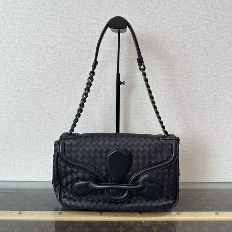 ✨BV 經典編織黑色肩背斜背包鍊條包 29*18*11 98新配件塵袋-0