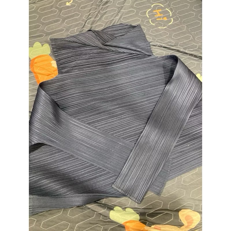 三宅一生issey miyake 九分袖 造型領 微彈跳 蓬蓬下擺 深藍色-0