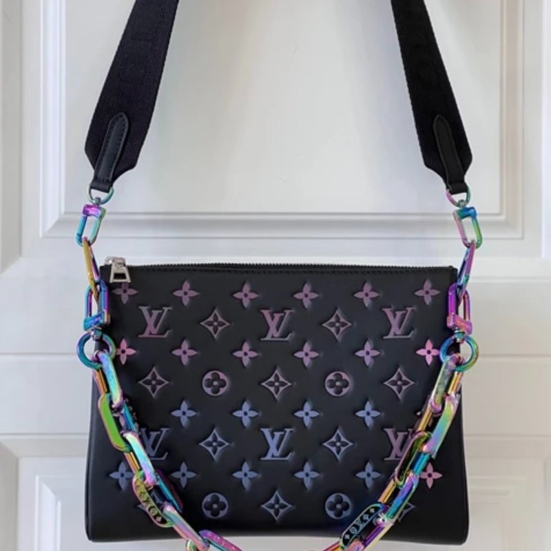 LV Coussin 小號黑色小羊皮斜背包 芯片款 26*20*12 全新配件塵袋-0