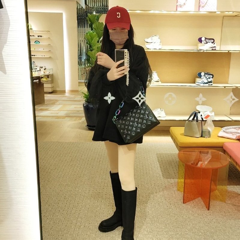 LV Coussin 小號黑色小羊皮斜背包 芯片款 26*20*12 全新配件塵袋-1