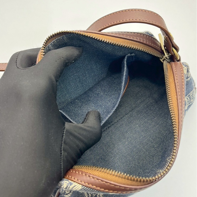 🏷️ Celine Hobo-12