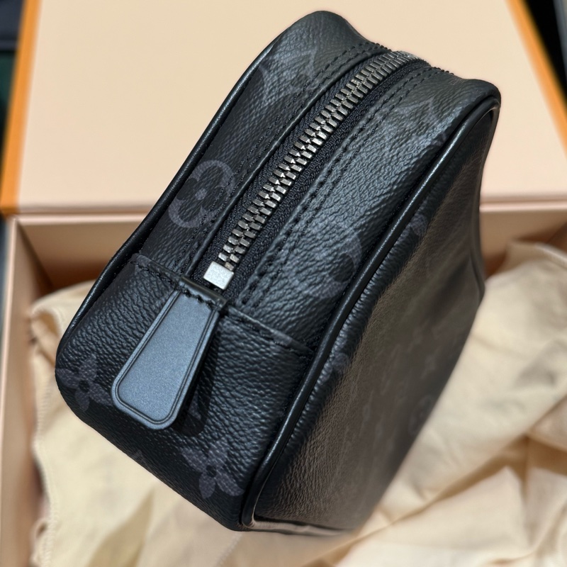 LV M46577 黑色梳洗包PM size 旅行收納包-2