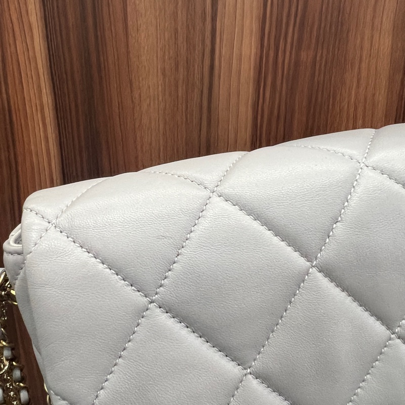 Chanel 灰羊皮菱格紋金釦珍珠Logo方胖AS2588-1