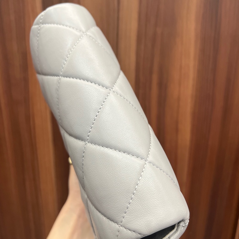 Chanel 灰羊皮菱格紋金釦珍珠Logo方胖AS2588-5
