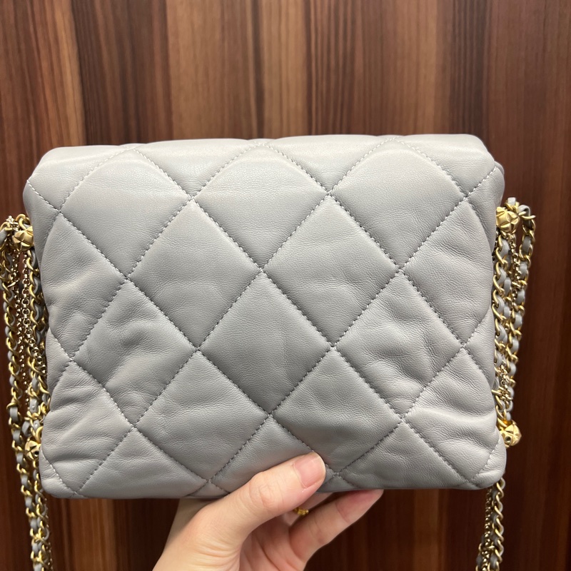 Chanel 灰羊皮菱格紋金釦珍珠Logo方胖AS2588-6