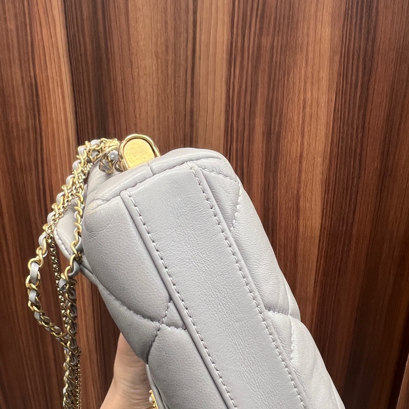 Chanel 灰羊皮菱格紋金釦珍珠Logo方胖AS2588-8