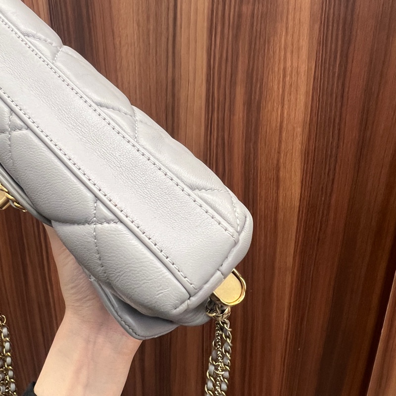 Chanel 灰羊皮菱格紋金釦珍珠Logo方胖AS2588-9