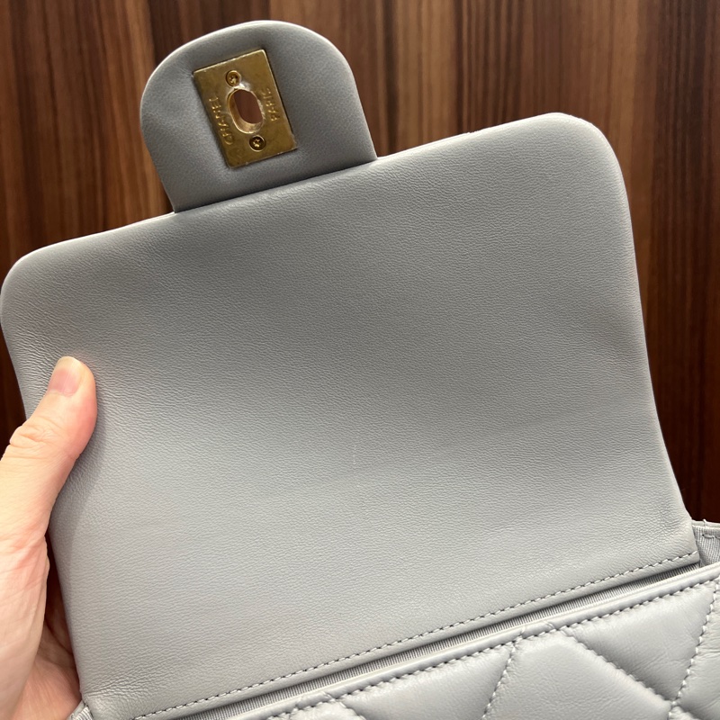 Chanel 灰羊皮菱格紋金釦珍珠Logo方胖AS2588-11