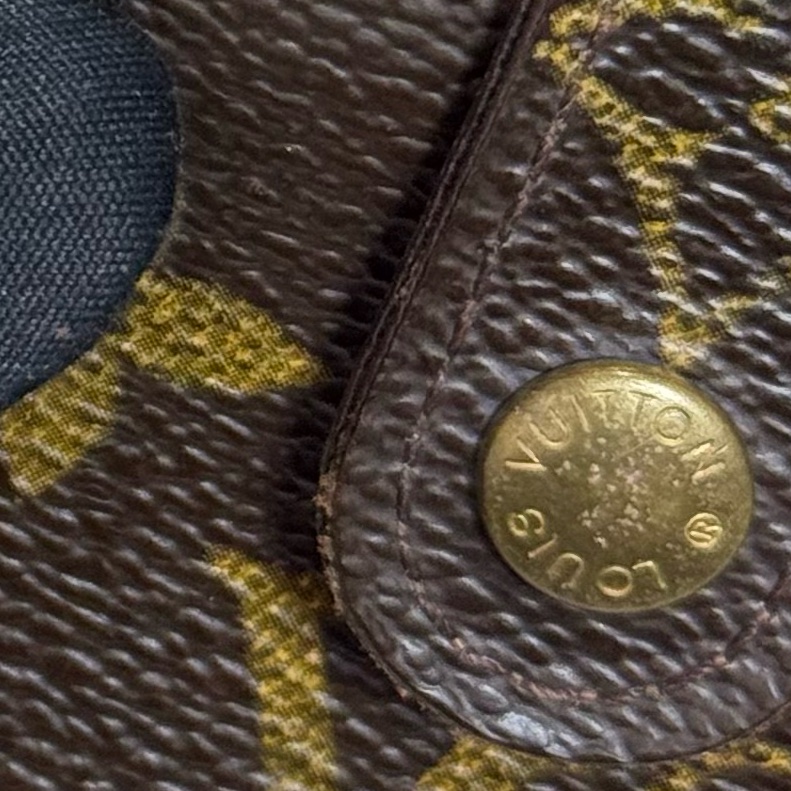 Louis Vuitton 滿版老花短夾-21