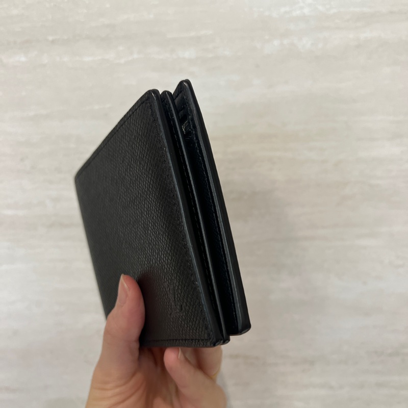 LV 黑牛皮銀釦三折對開短夾M62045-1