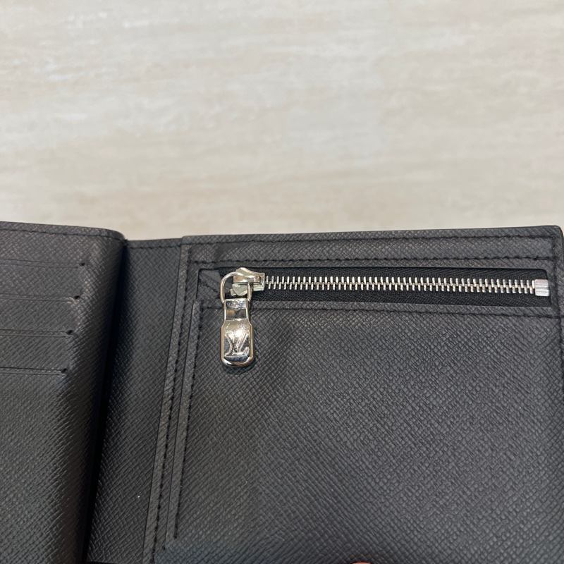 LV 黑牛皮銀釦三折對開短夾M62045-8