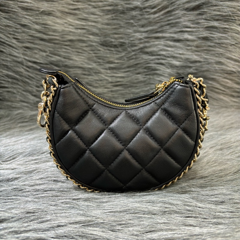 CHANEL AP3232 黑色羊皮 金鍊 肩背包彎月包牛角包半月包可頌包彎豆斜背包兩用包-4
