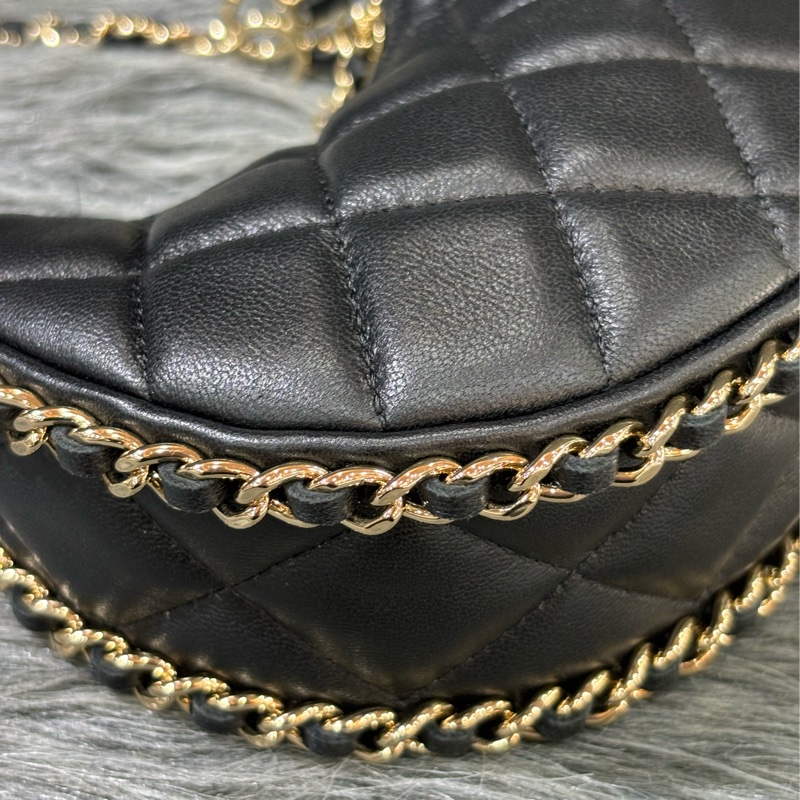 CHANEL AP3232 黑色羊皮 金鍊 肩背包彎月包牛角包半月包可頌包彎豆斜背包兩用包-12
