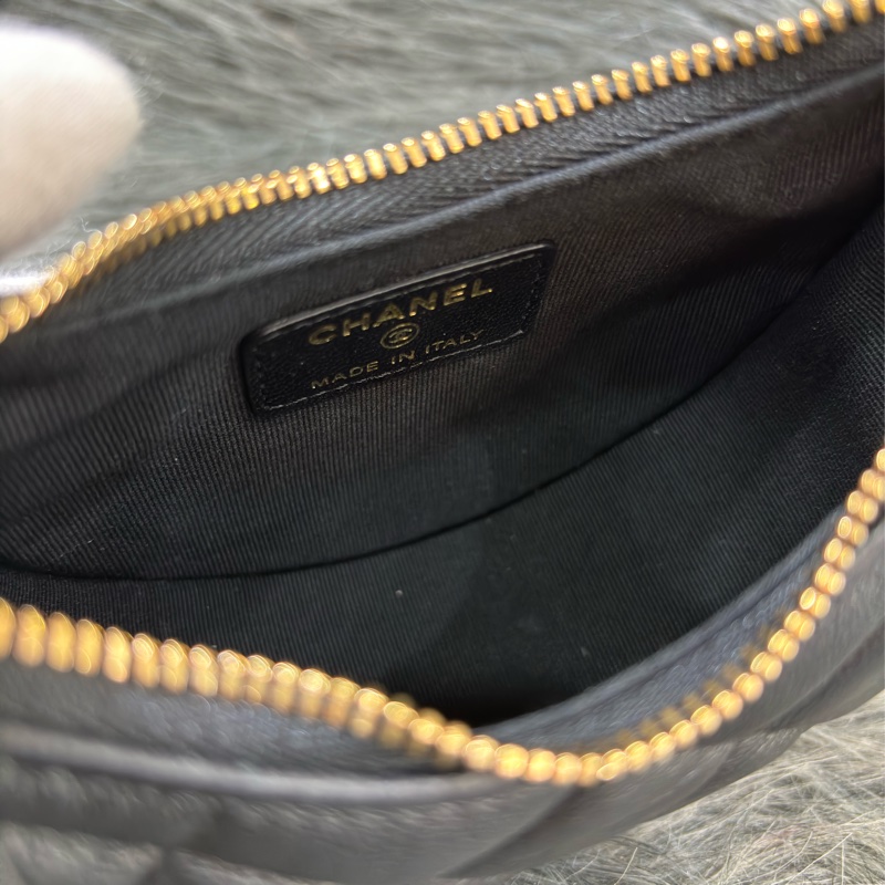 CHANEL AP3232 黑色羊皮 金鍊 肩背包彎月包牛角包半月包可頌包彎豆斜背包兩用包-20