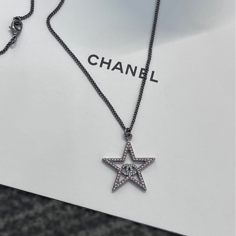 香奈兒Chanel爆款粉色水鑽雙C項鍊，鏤空設計很閃 鏈長可調節 無配件-0