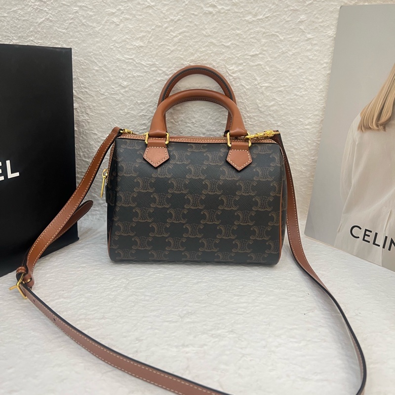 Celine 小號標誌印花牛皮革波士頓包 TriompheCanvas牛皮革包邊 約20 x 15.5 x 10.5釐米)-0