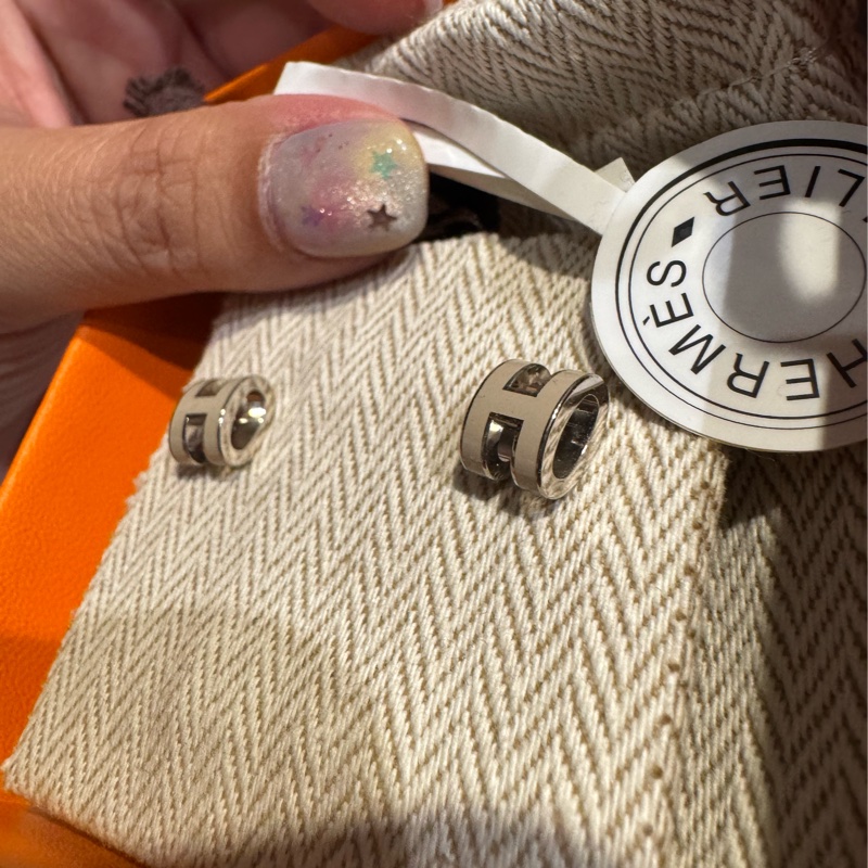 HERMES 全新愛馬仕 H耳環 奶茶色-0