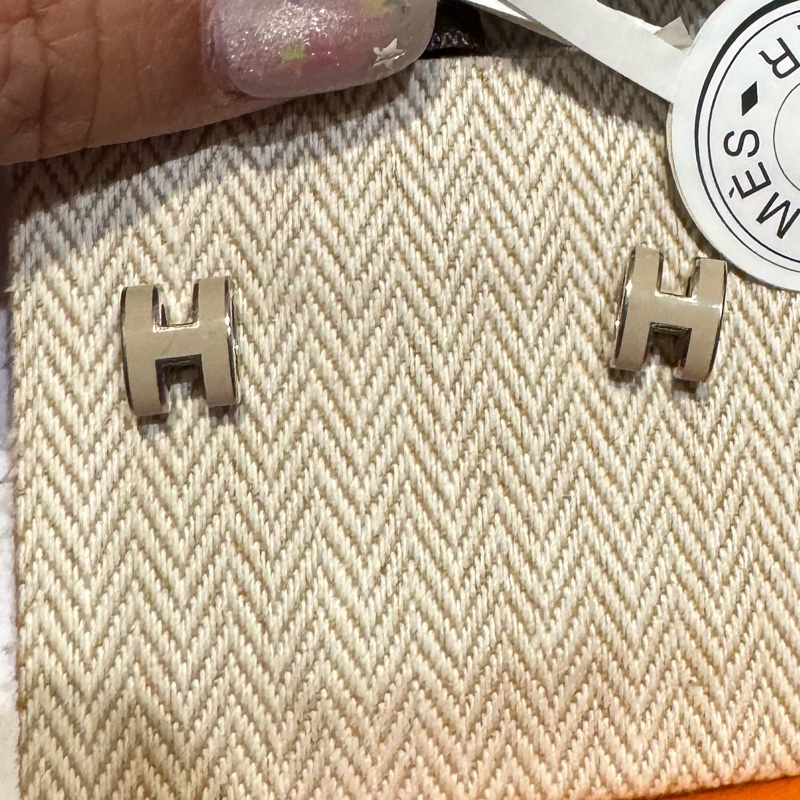 HERMES 全新愛馬仕 H耳環 奶茶色-3
